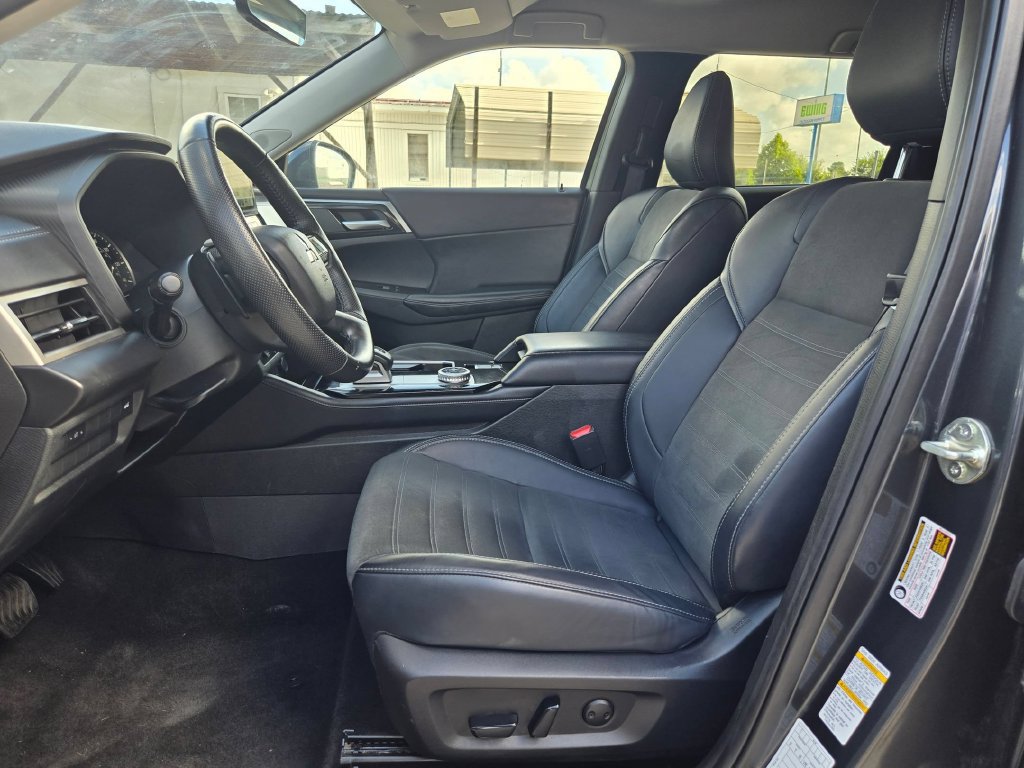 Used 2025 Mitsubishi Outlander SE AWD/4WD image 24