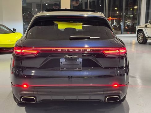 Used 2023 Porsche Cayenne image 4