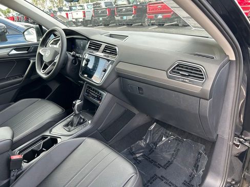 Used 2022 Volkswagen Tiguan SE FWD image 43