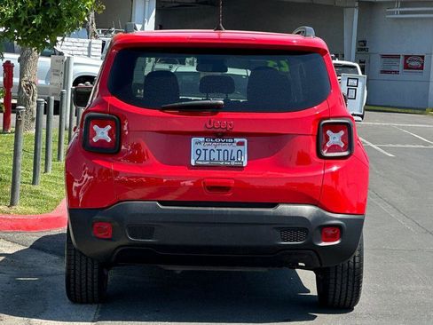 Used 2023 Jeep Renegade Latitude w/ Sun/Sound Group AWD/4WD image 5