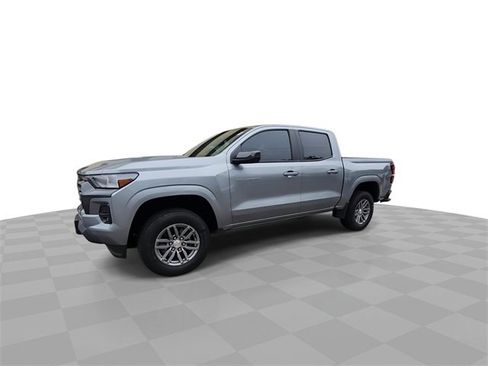 Used 2023 Chevrolet Colorado LT w/ LT Convenience Package image 4
