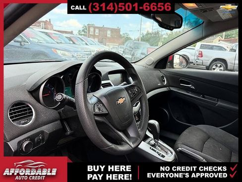 Used 2016 Chevrolet Cruze LT w/ Sun And Sound Package FWD image 9