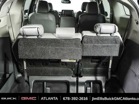 Used 2024 Toyota Sienna XLE FWD image 31