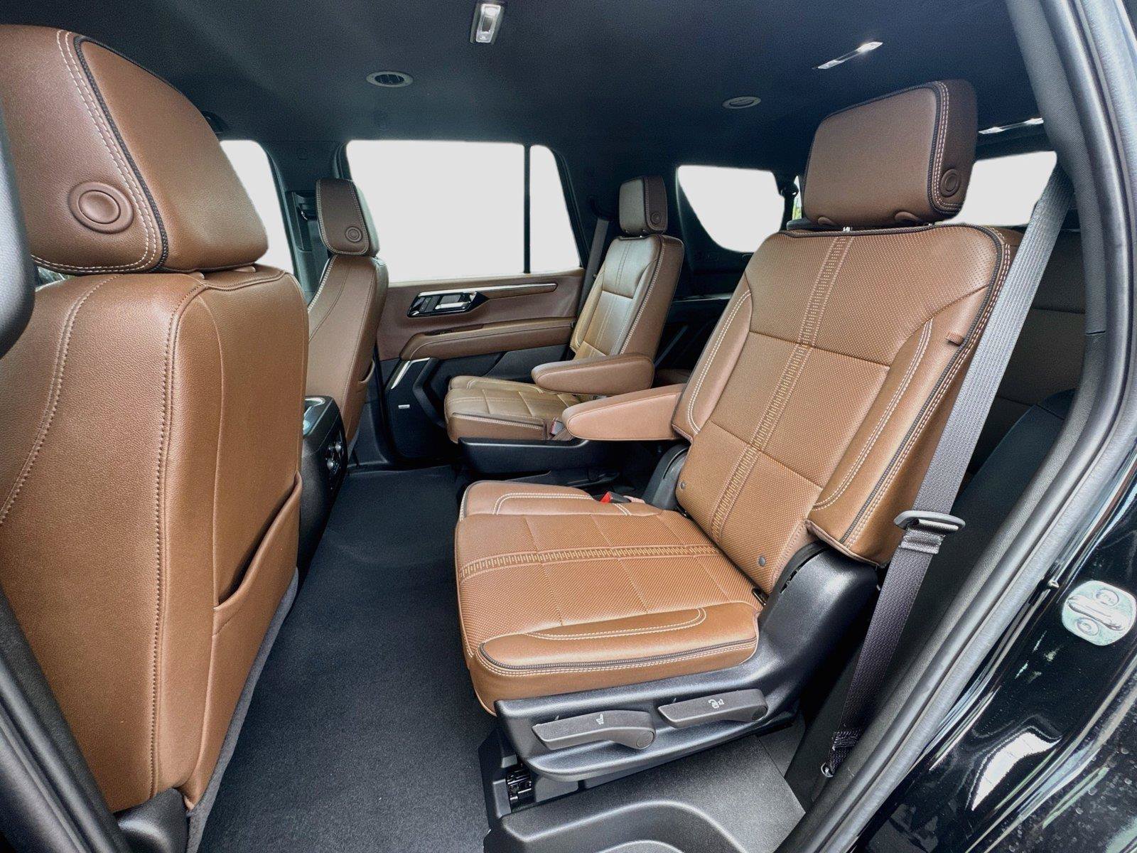 Used 2025 Chevrolet Tahoe High Country AWD/4WD image 24