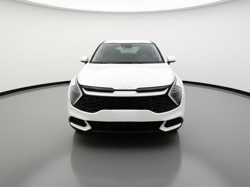 Used 2025 Kia Sportage LX image 2