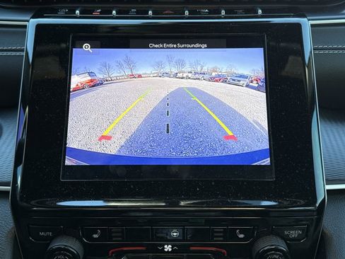 Used 2023 Jeep Grand Cherokee L Laredo image 5