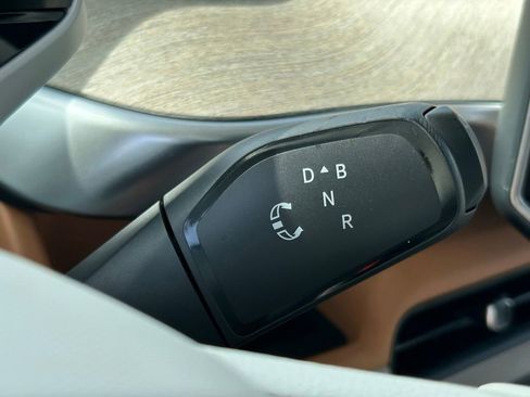 Used 2025 Volkswagen ID. Buzz Pro S Plus RWD image 26