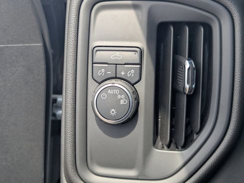 Used 2025 Chevrolet Silverado 1500 Custom image 32