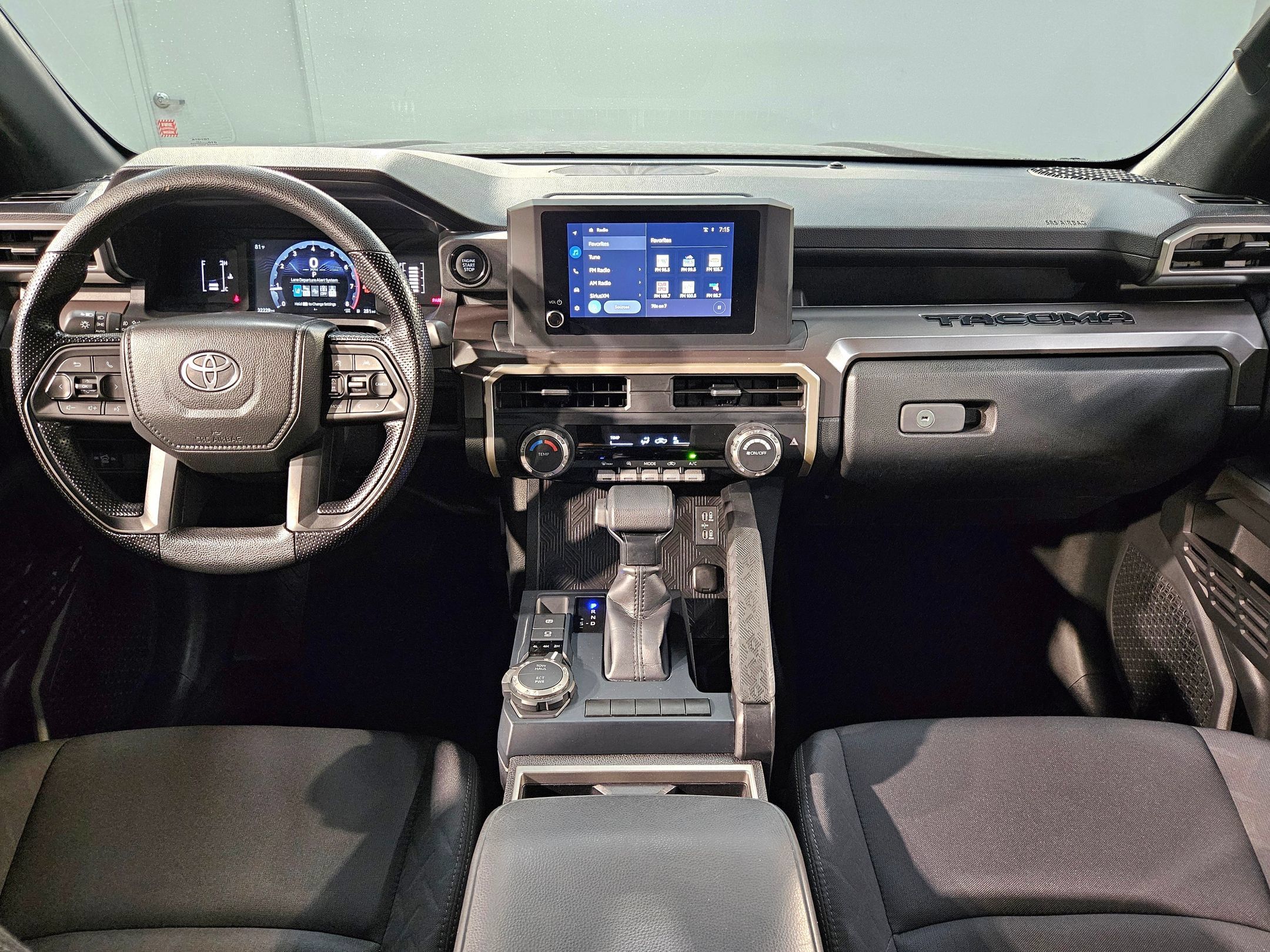 Certified 2025 Toyota Tacoma SR5 AWD/4WD image 10