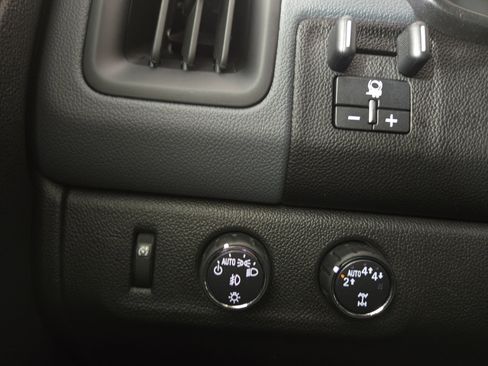 Used 2020 Chevrolet Colorado Z71 AWD/4WD image 25