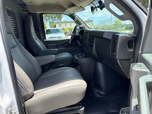 Used 2021 GMC Savana 2500 RWD image 22