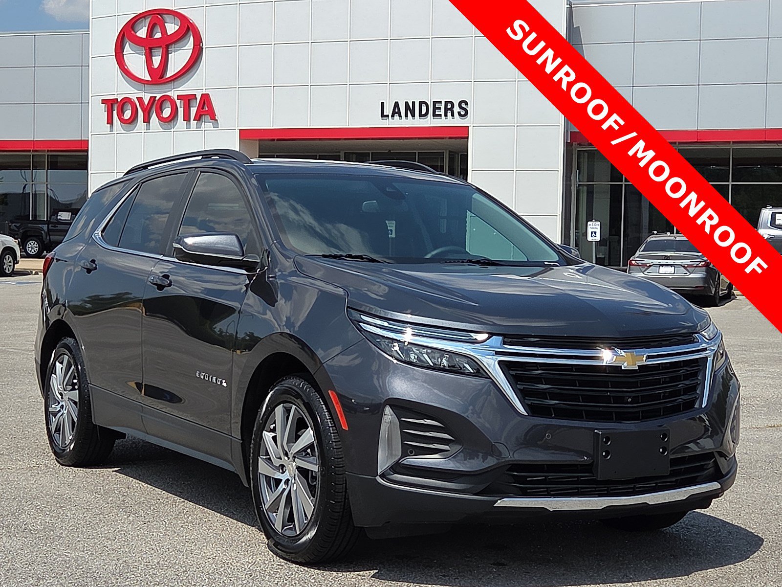 Used 2023 Chevrolet Equinox LT FWD image 1