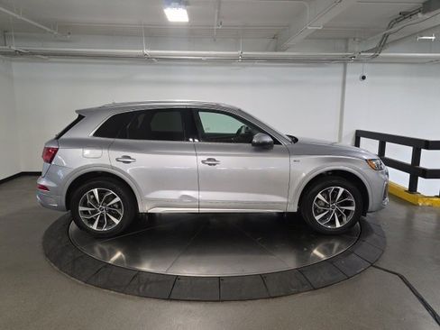 Used 2023 Audi Q5 2.0T Premium w/ Convenience Package image 9