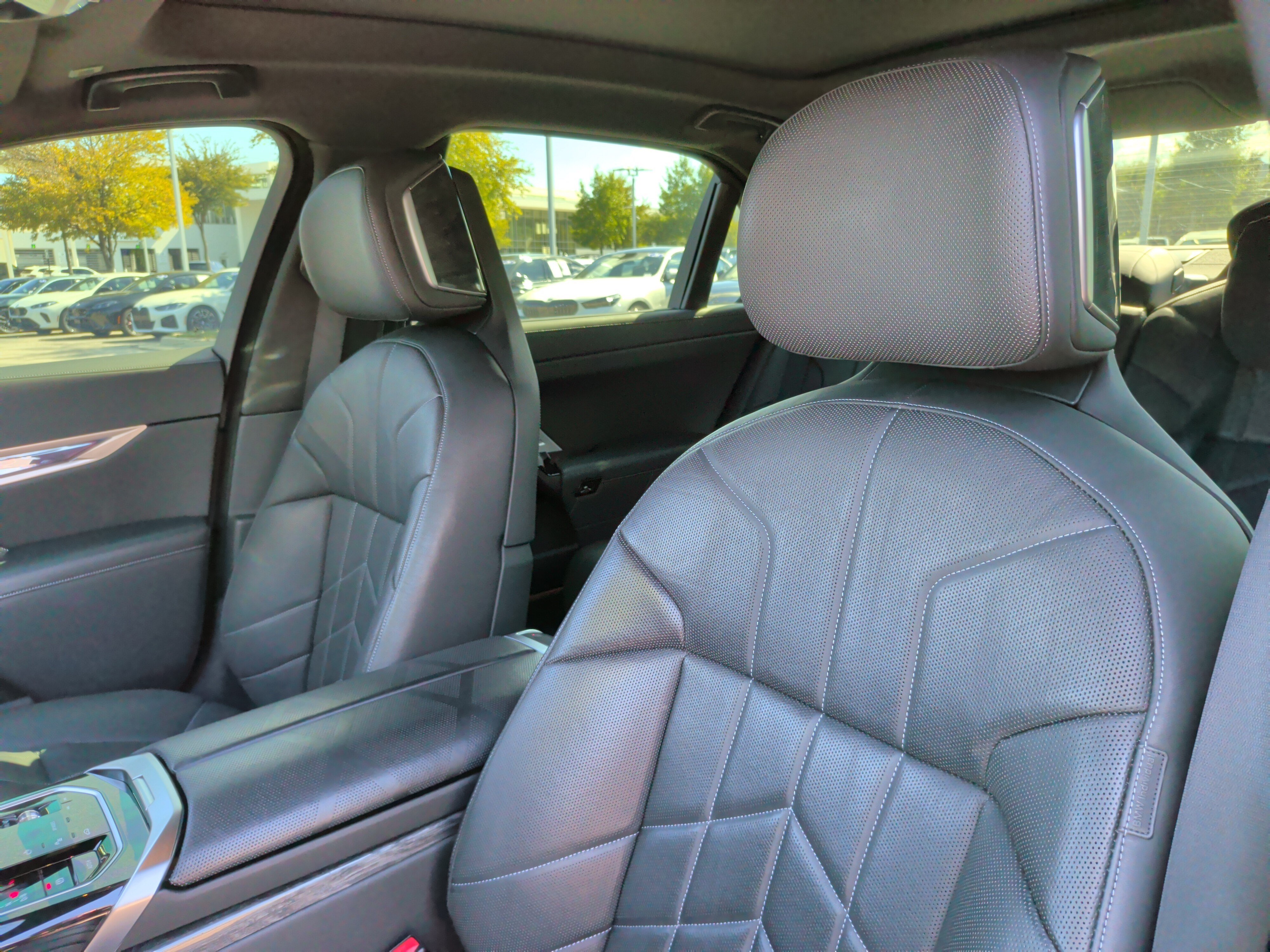Used 2024 BMW i7 eDrive50 w/ M Sport Package RWD image 26