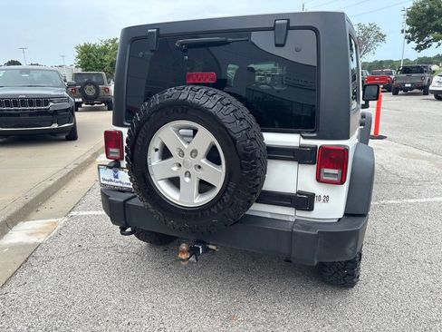 Used 2018 Jeep Wrangler Unlimited Sport S AWD/4WD image 25