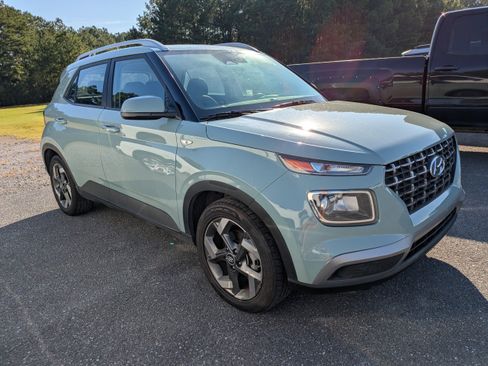 Used 2025 Hyundai Venue SEL FWD image 1