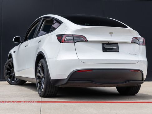 Used 2023 Tesla Model Y Long Range AWD/4WD image 6