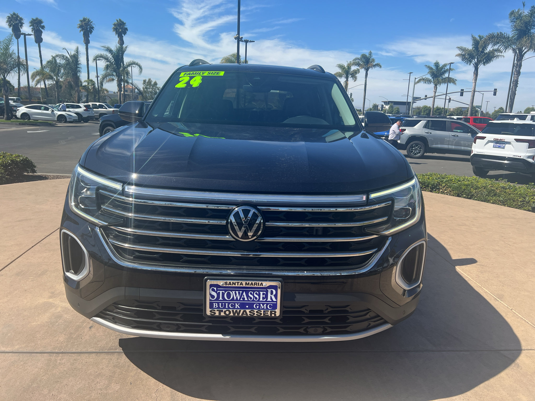 Used 2024 Volkswagen Atlas SE FWD image 2