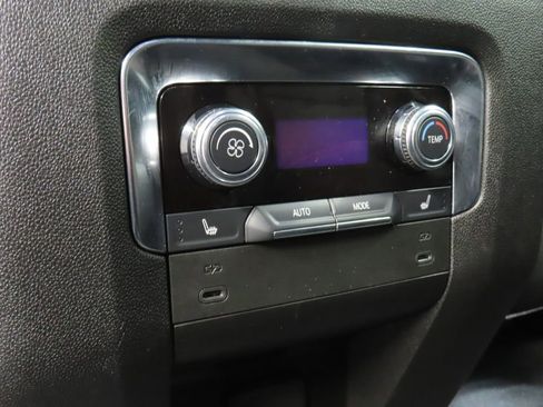 Used 2025 GMC Yukon AT4 w/ LPO, Get Active Package AWD/4WD image 18