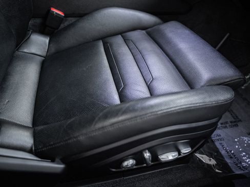 Used 2018 Porsche Panamera 4 w/ Premium Package Plus image 40