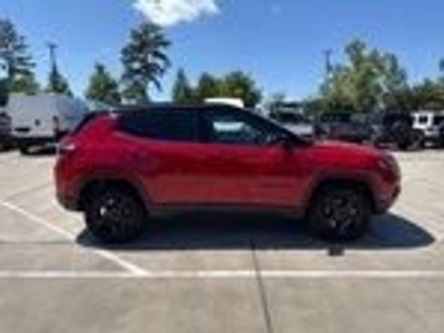 Used 2023 Jeep Compass Trailhawk AWD/4WD image 7