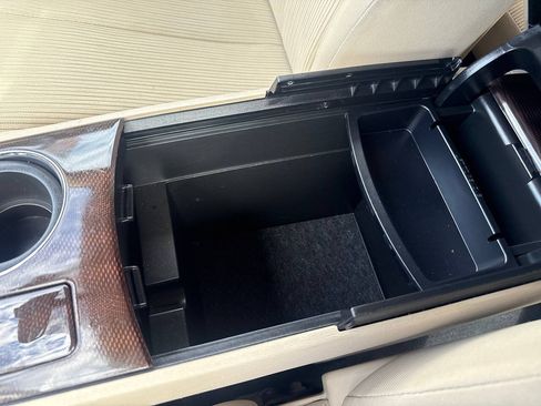 Used 2011 Toyota Venza FWD image 39