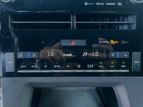 Used 2020 Toyota Avalon Limited image 15