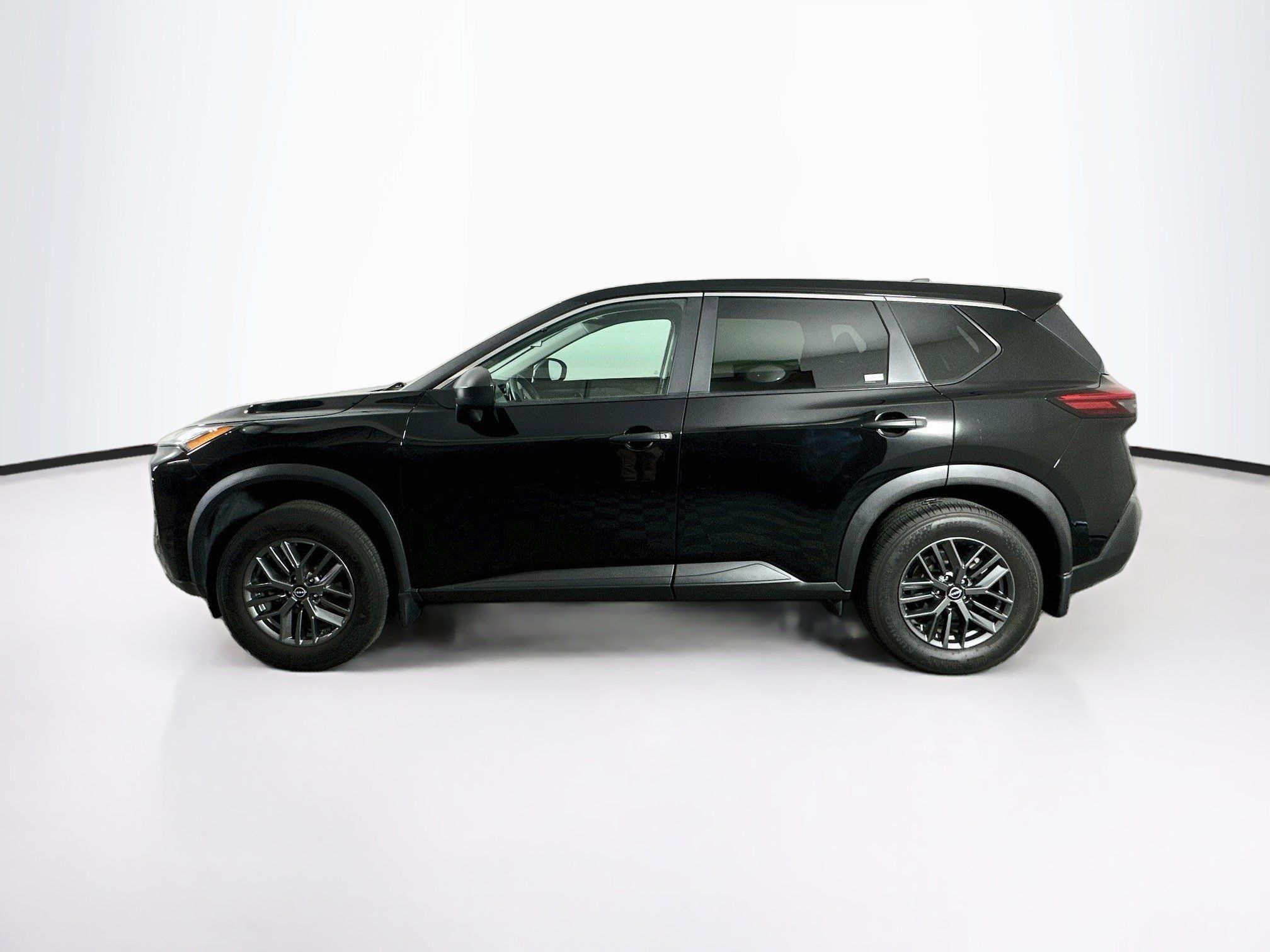 Used 2023 Nissan Rogue S FWD image 4