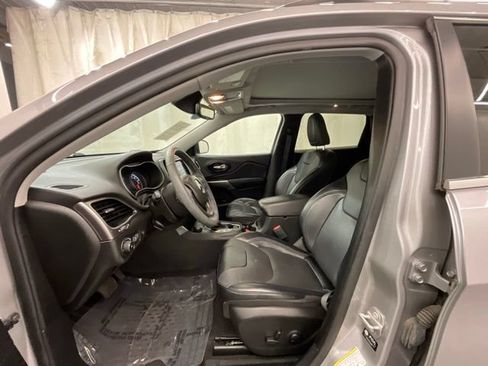 Used 2022 Jeep Cherokee Limited AWD/4WD image 10