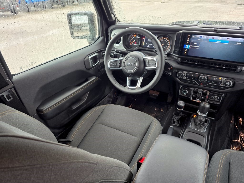 Used 2026 Jeep Wrangler Unlimited Sahara AWD/4WD image 40