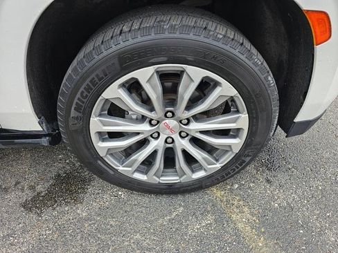 Used 2021 GMC Yukon XL Denali w/ Denali Premium Package AWD/4WD image 10