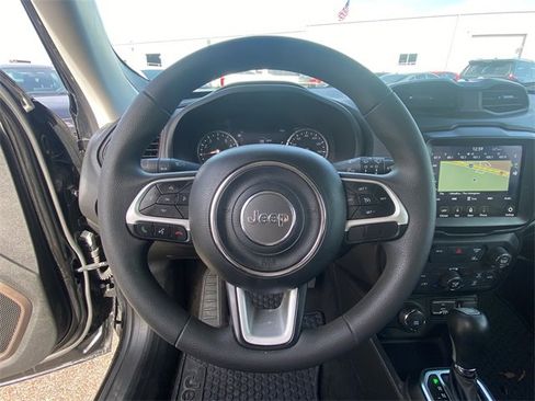 Used 2023 Jeep Renegade Latitude image 22