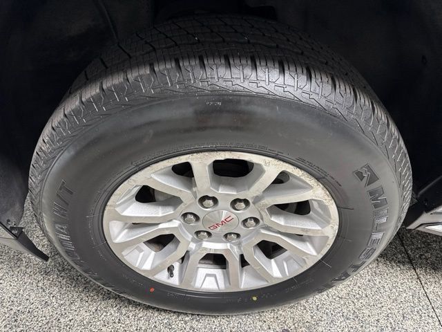 Used 2018 GMC Yukon SLT AWD/4WD image 4
