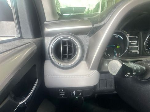 Used 2017 Toyota RAV4 XLE w/ Carpet Mat Package AWD/4WD image 22