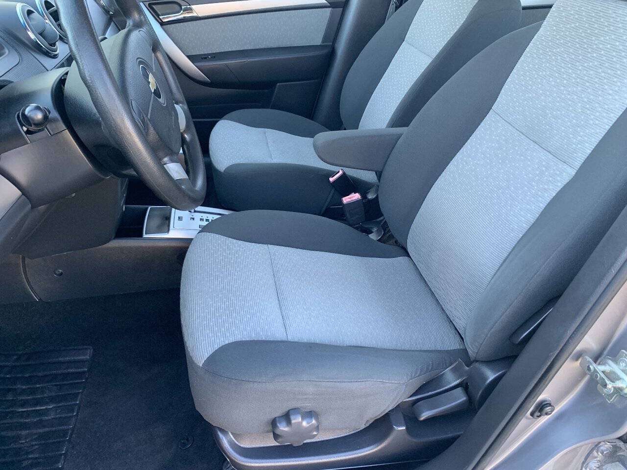 Used 2011 Chevrolet Aveo5 LT FWD image 10