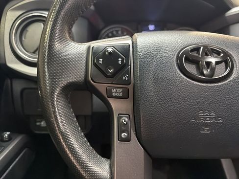 Used 2020 Toyota Tacoma TRD Off-Road w/ Technology Package image 16