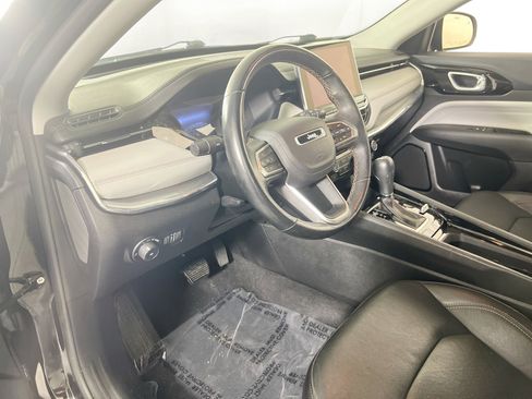 Used 2022 Jeep Compass Limited image 9