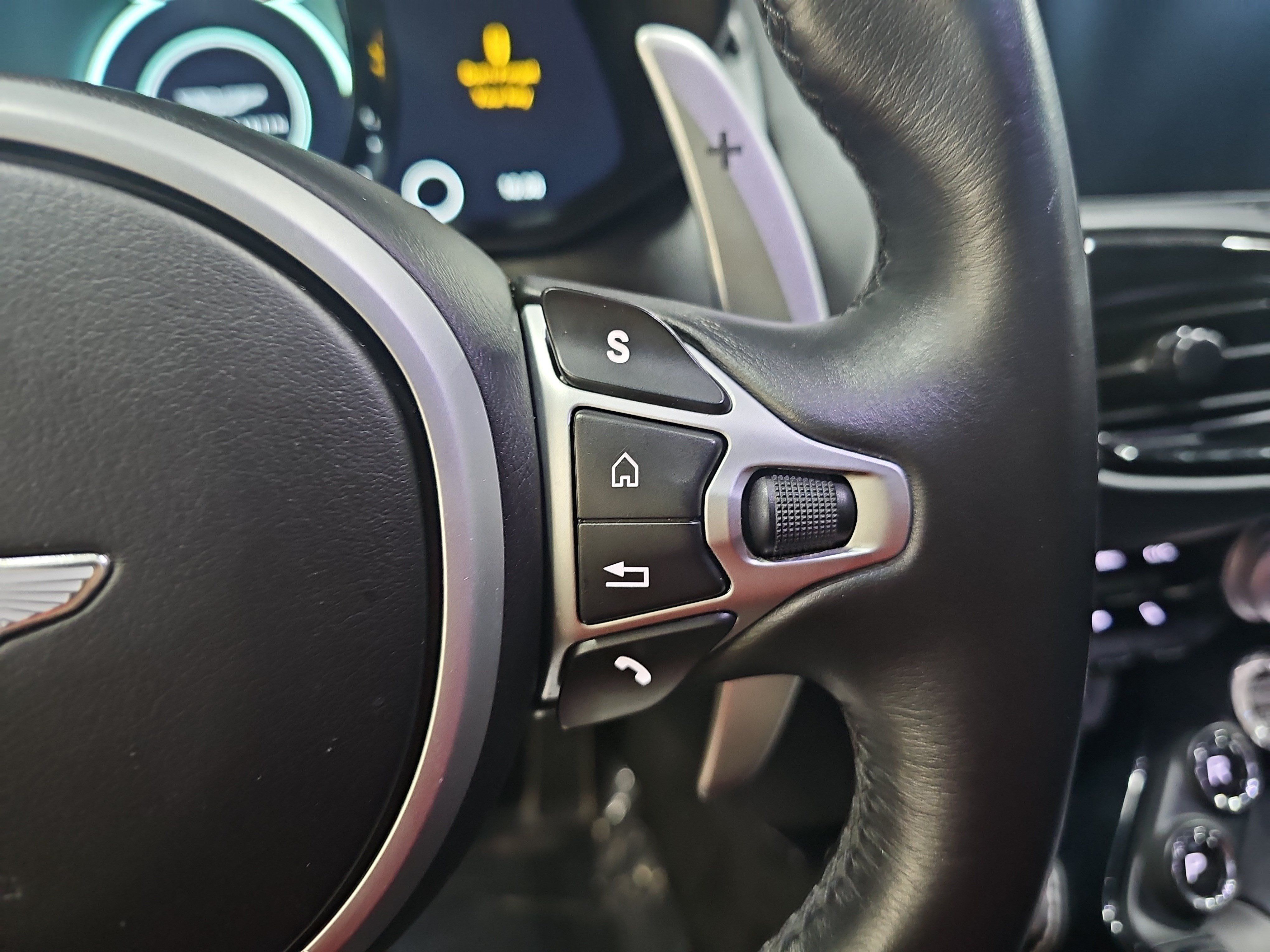 Used 2019 Aston Martin V8 Vantage Coupe RWD image 15