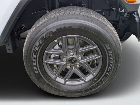 New 2025 Jeep Gladiator Sport image 9