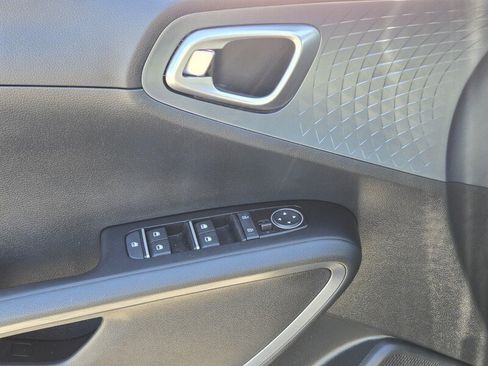 Certified 2025 Kia Soul EX FWD image 18