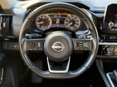 Used 2025 Nissan Pathfinder SV FWD image 10