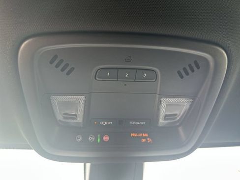 Used 2023 Chevrolet Traverse LT FWD image 39