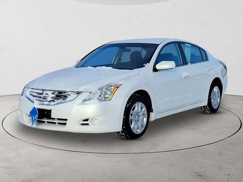 Used 2010 Nissan Altima 2.5 S image 1