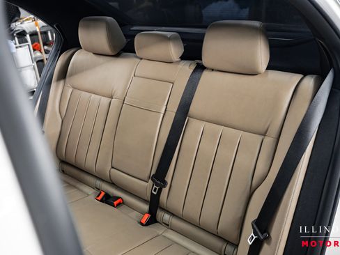 Used 2011 Mercedes-Benz E 550 4MATIC Sedan image 29