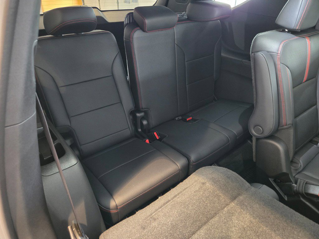 New 2026 Chevrolet Traverse RS w/ LPO, Floor Liner Package AWD/4WD image 11