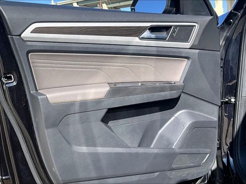 Used 2022 Volkswagen Atlas SE image 19