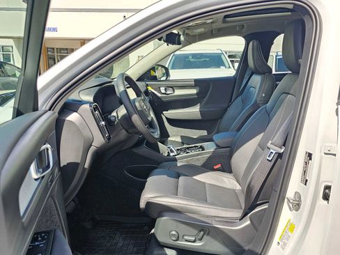 New 2025 Volvo XC40 B5 Ultra w/ Protection Package Premier image 19