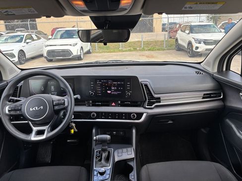 Used 2025 Kia Sportage LX image 32