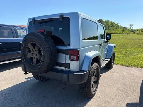 Used 2012 Jeep Wrangler Sahara AWD/4WD image 10