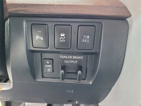 Used 2018 Toyota Tundra Limited image 18